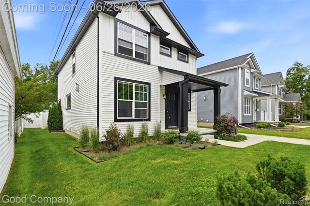 8431 Kenberton Drive, Oak Park, MI 48237