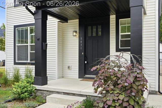 8431 Kenberton Drive, Oak Park, MI 48237