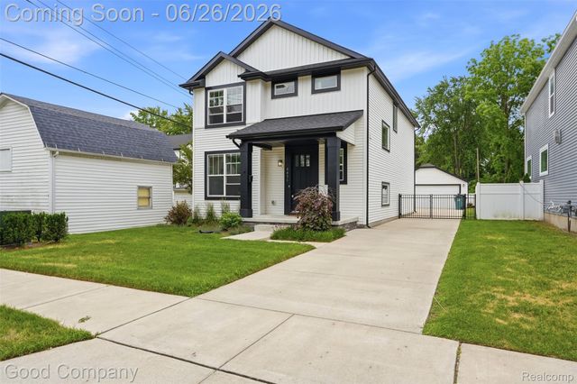 8431 Kenberton Drive, Oak Park, MI 48237