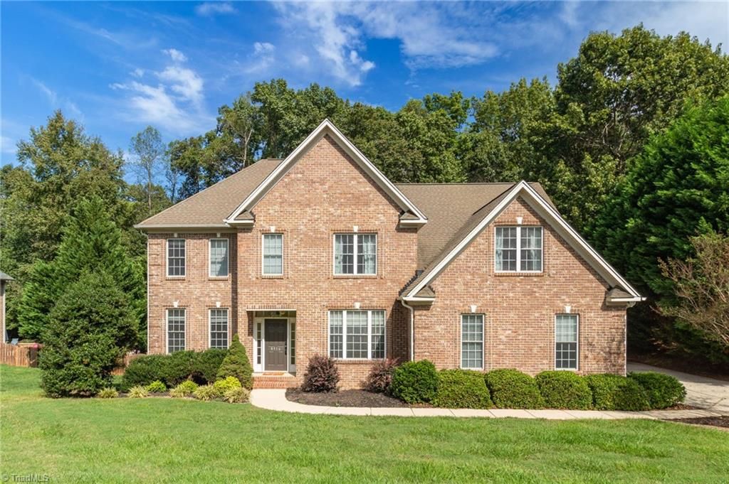 8916 Grove Park Drive, Oak Ridge, NC 27310