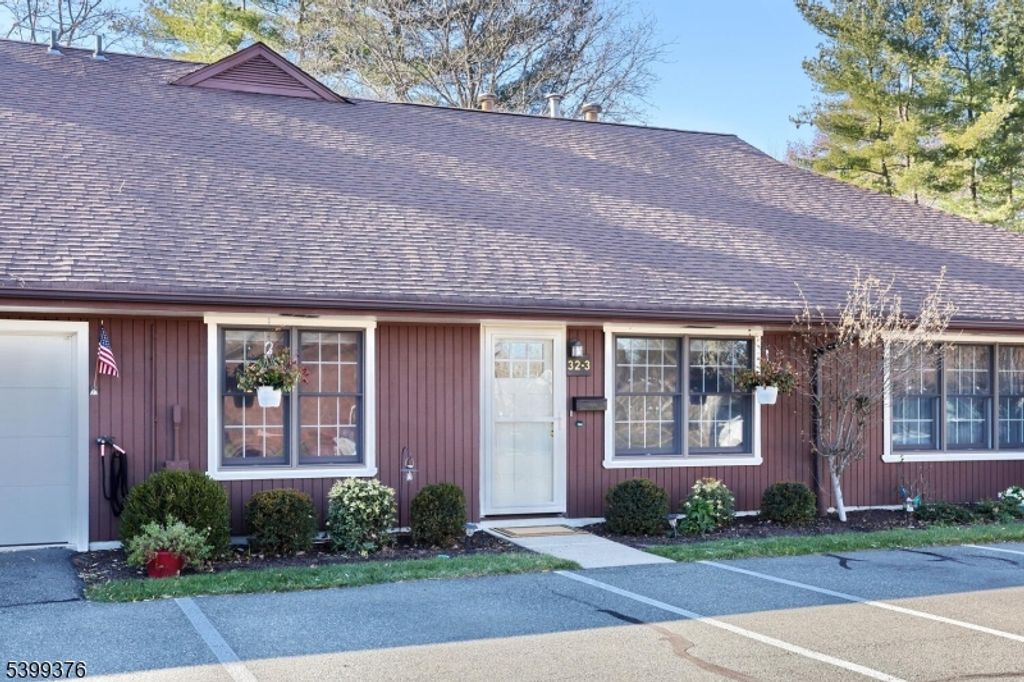 32 Tamaron Dr, Waldwick Boro, NJ 07463