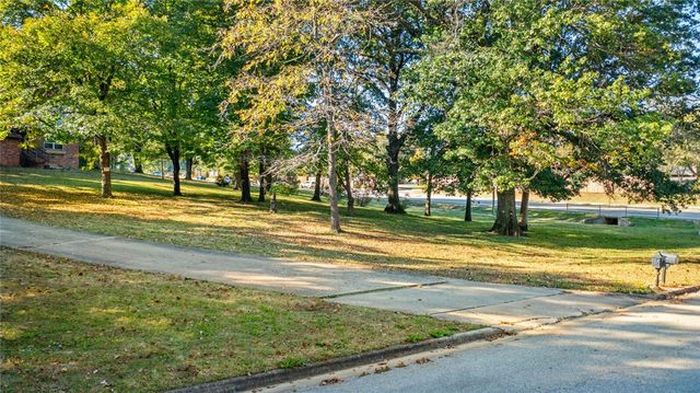 Inwood, Fayetteville, AR 72701