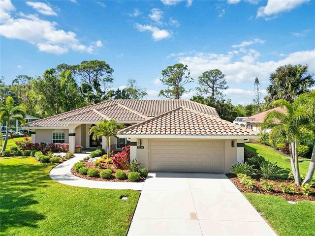 7324 LINKS COURT, Sarasota, FL 34243