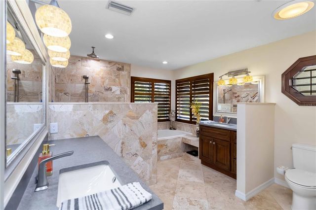 7324 LINKS COURT, Sarasota, FL 34243