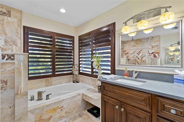 7324 LINKS COURT, Sarasota, FL 34243