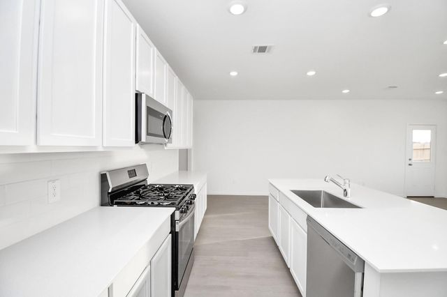 934 Garden Path Drive, Willis, TX 77318