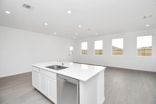 934 Garden Path Drive, Willis, TX 77318