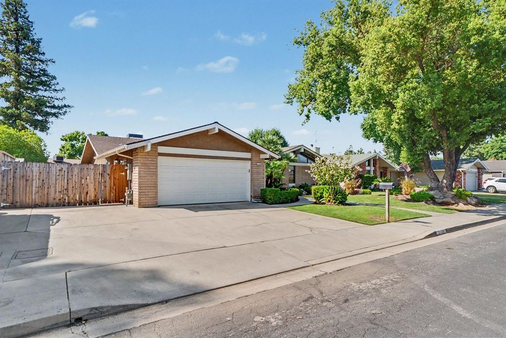 Image 1 of property listing at 2140 Ellery Avenue, Clovis, CA 93611