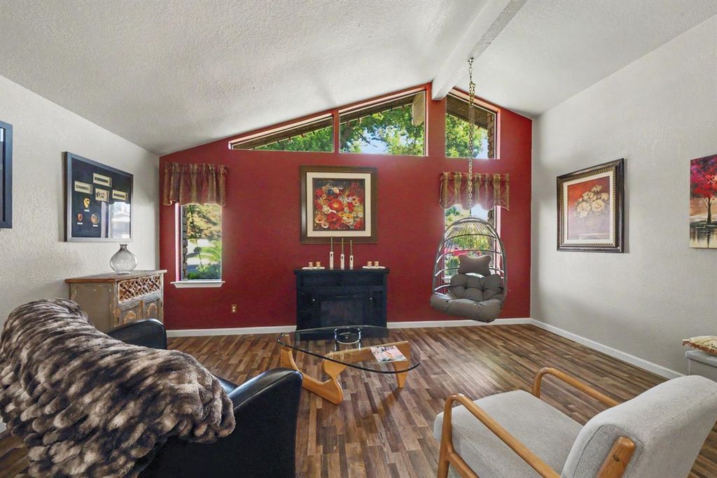 Image 11 of property listing at 2140 Ellery Avenue, Clovis, CA 93611