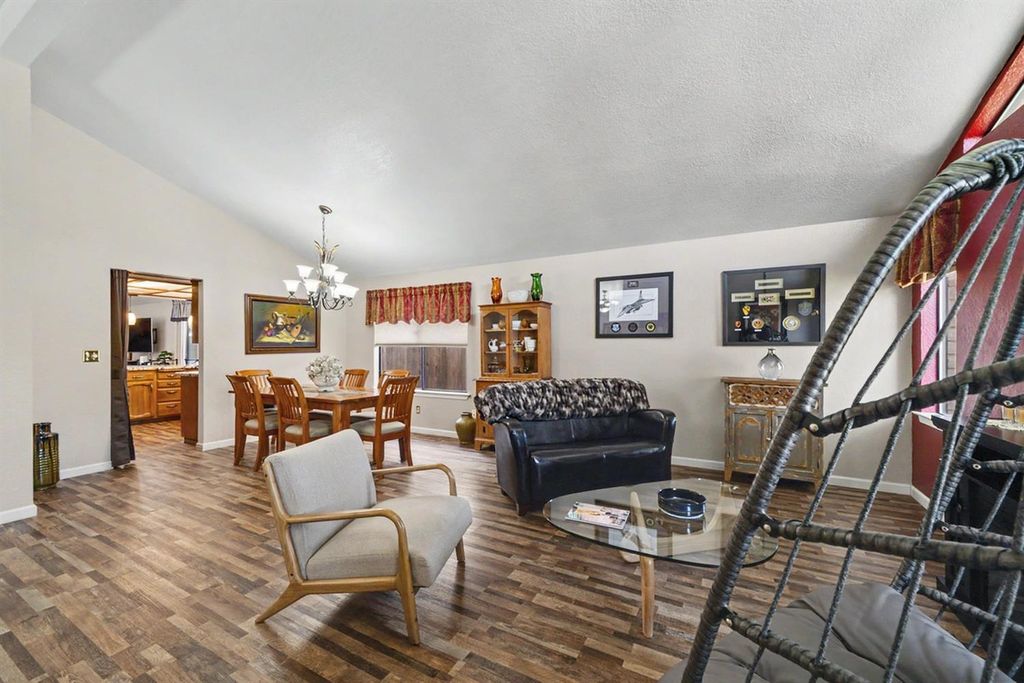Image 12 of property listing at 2140 Ellery Avenue, Clovis, CA 93611