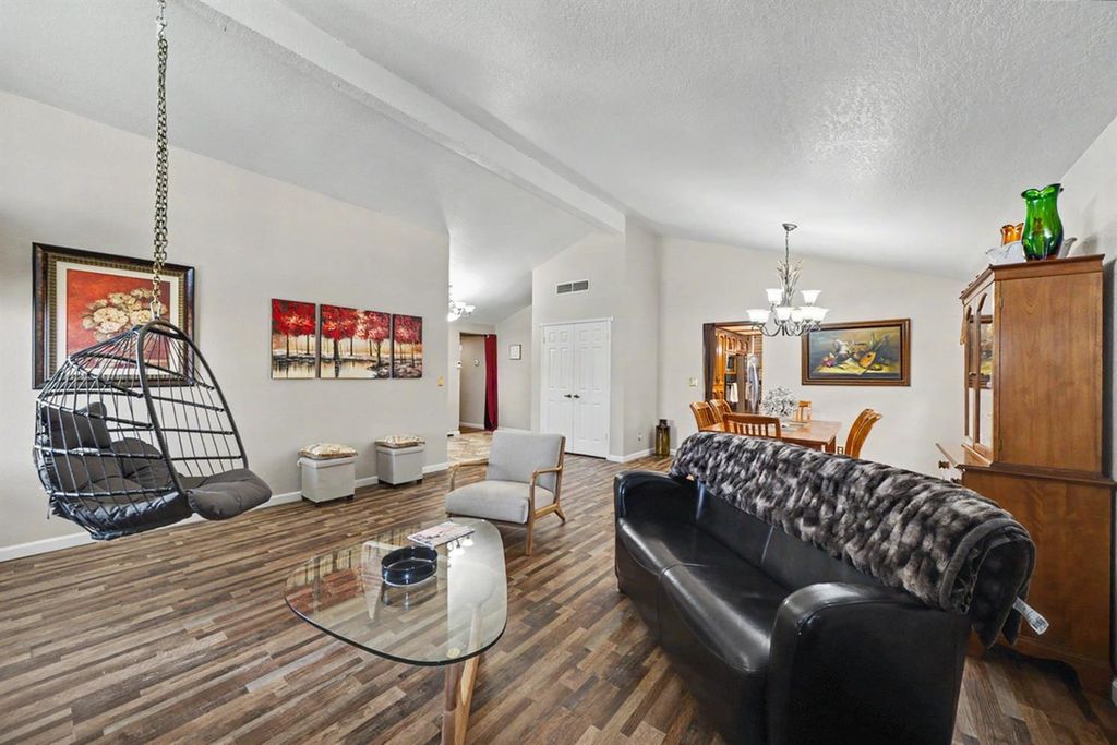 Image 13 of property listing at 2140 Ellery Avenue, Clovis, CA 93611