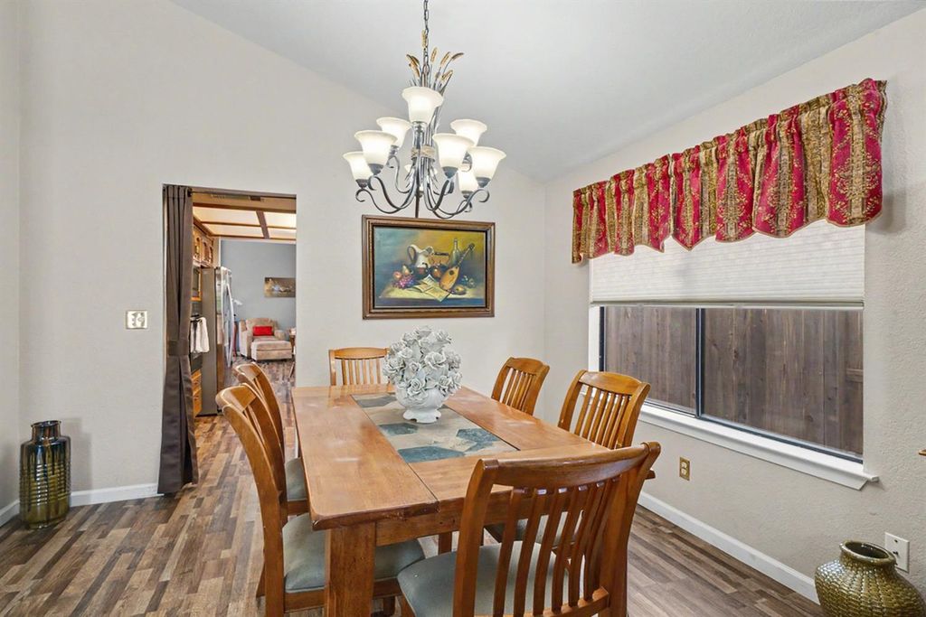 Image 14 of property listing at 2140 Ellery Avenue, Clovis, CA 93611