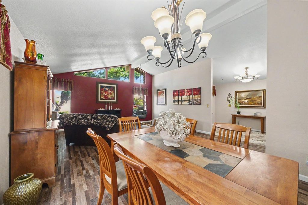 Image 15 of property listing at 2140 Ellery Avenue, Clovis, CA 93611