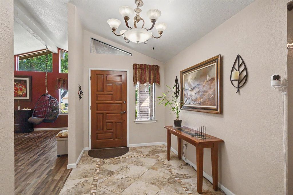 Image 16 of property listing at 2140 Ellery Avenue, Clovis, CA 93611