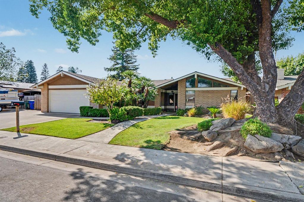 Image 3 of property listing at 2140 Ellery Avenue, Clovis, CA 93611