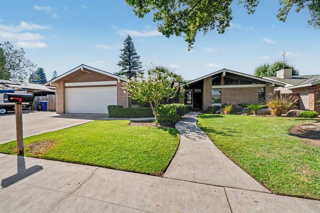 Image 4 of property listing at 2140 Ellery Avenue, Clovis, CA 93611