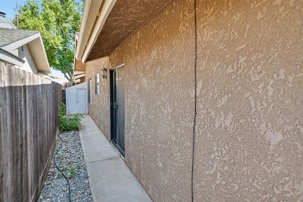 Image 44 of property listing at 2140 Ellery Avenue, Clovis, CA 93611