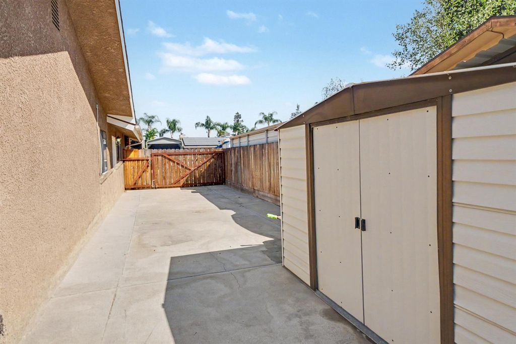 Image 49 of property listing at 2140 Ellery Avenue, Clovis, CA 93611