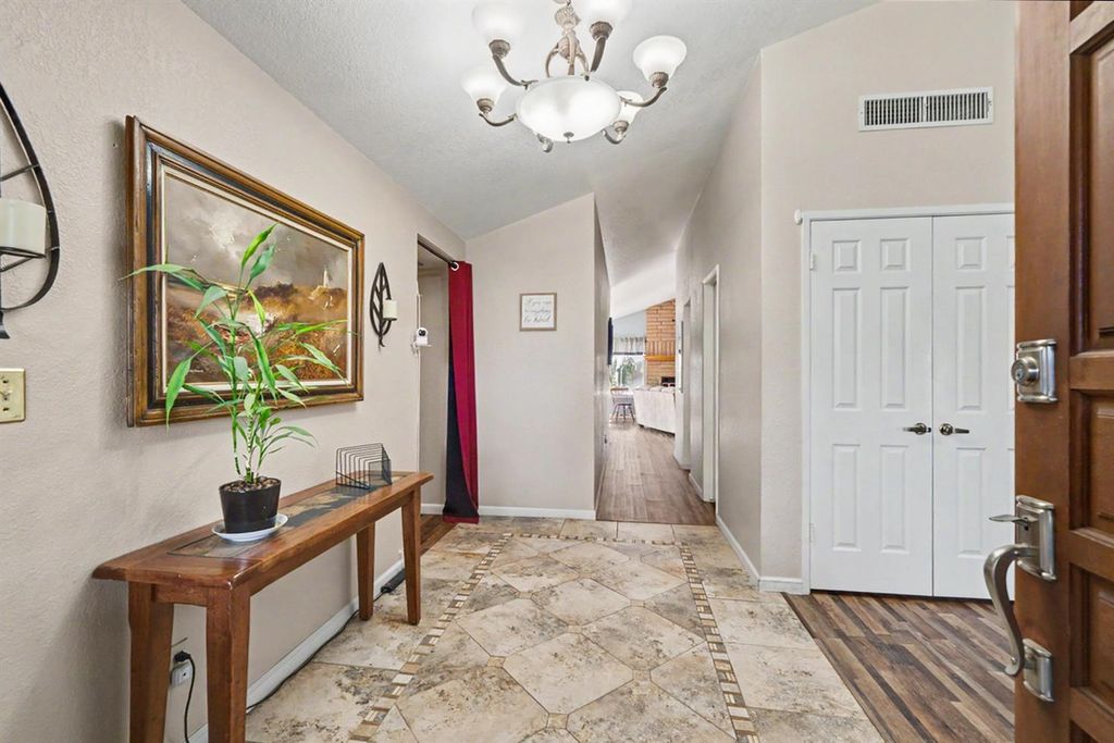 Image 7 of property listing at 2140 Ellery Avenue, Clovis, CA 93611