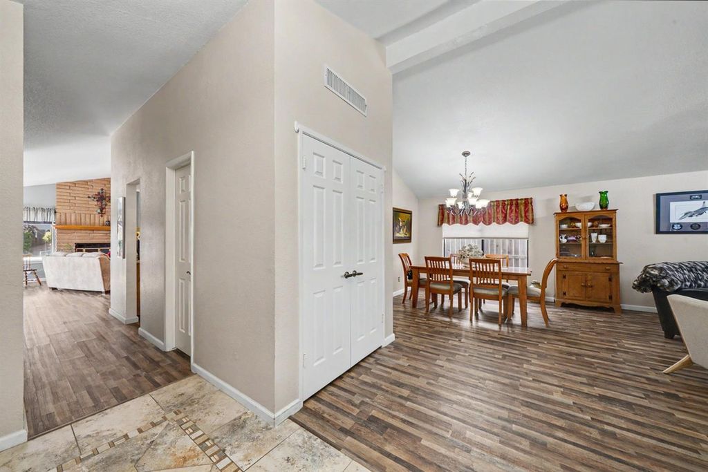 Image 8 of property listing at 2140 Ellery Avenue, Clovis, CA 93611