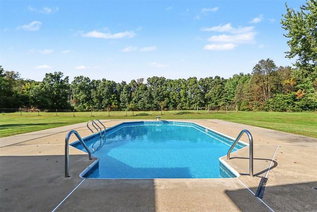 10560 W S Avenue, Mattawan, MI 49071