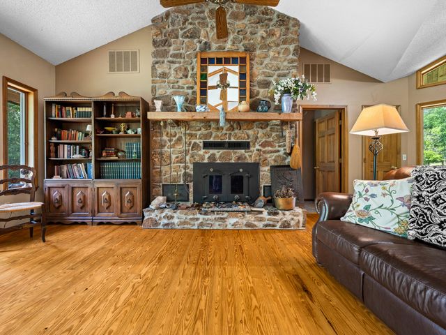 1807 Highway 32, Halfway, MO 65663