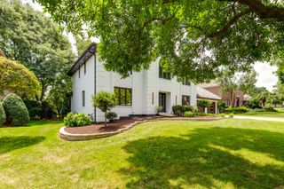 2221 Donegal Drive, Darien, IL 60561