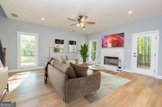 142 Arnco 3rd Street, Newnan, GA 30263