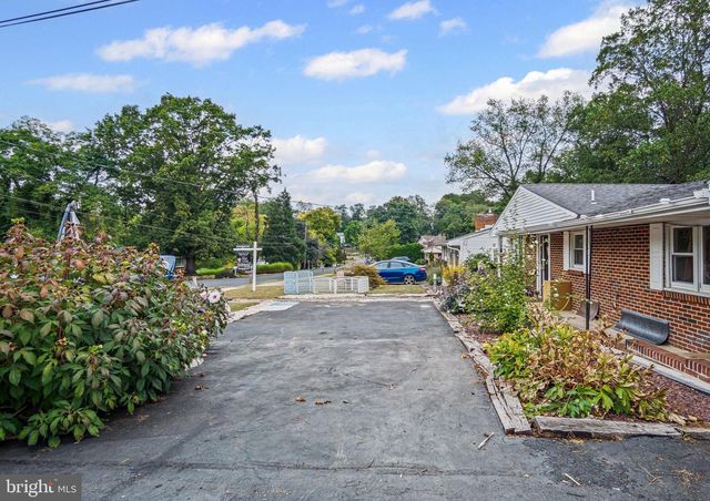 205 OAK KNOLL RD, New Cumberland, PA 17070