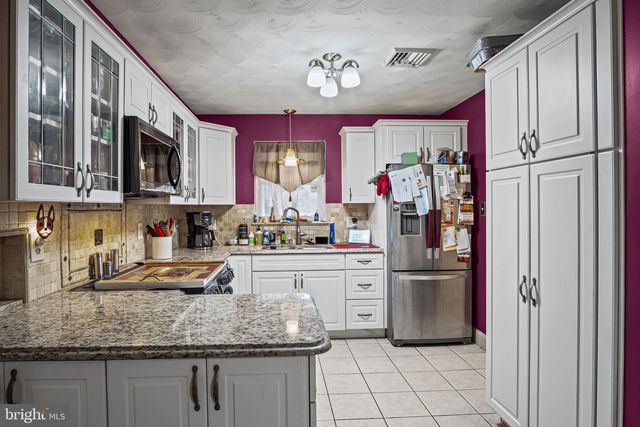 205 OAK KNOLL RD, New Cumberland, PA 17070