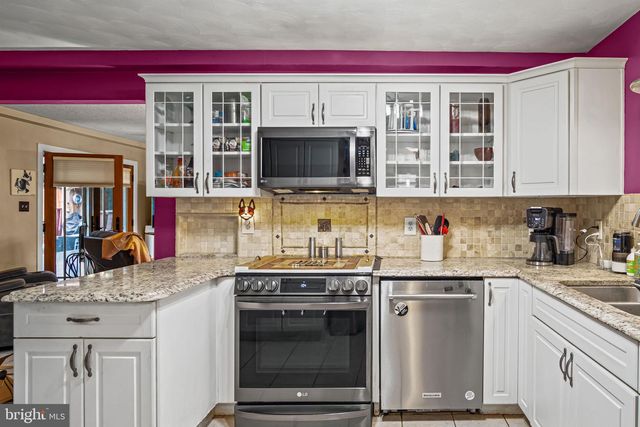 205 OAK KNOLL RD, New Cumberland, PA 17070