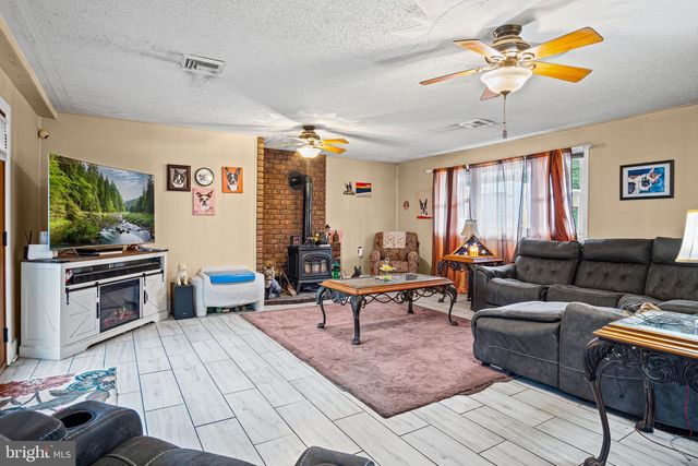 205 OAK KNOLL RD, New Cumberland, PA 17070