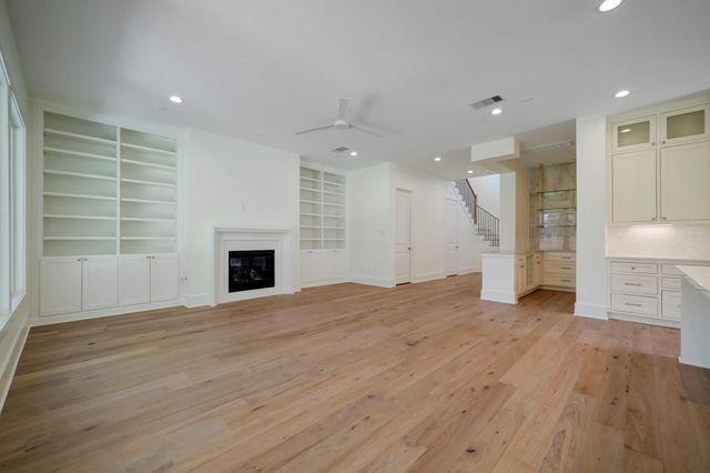 955 W 42nd Street, Houston, TX 77018