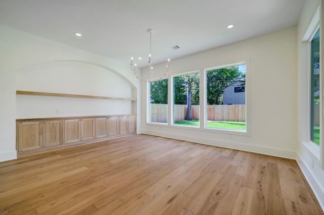 955 W 42nd Street, Houston, TX 77018