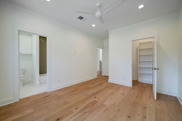 955 W 42nd Street, Houston, TX 77018