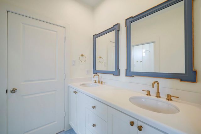 955 W 42nd Street, Houston, TX 77018