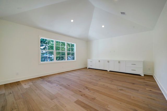 955 W 42nd Street, Houston, TX 77018