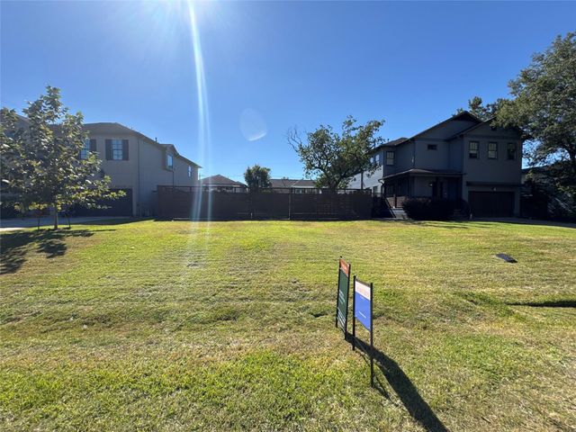 955 W 42nd Street, Houston, TX 77018