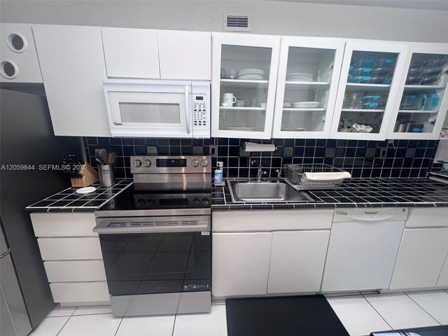 100 Lincoln Rd 537, Miami Beach, FL 33139