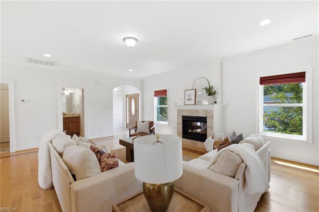 600 Pleasant Hall DR, Virginia Beach, VA 23464