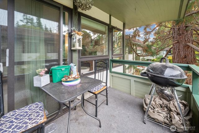 18906 8th Avenue NW #313, Shoreline, WA 98177