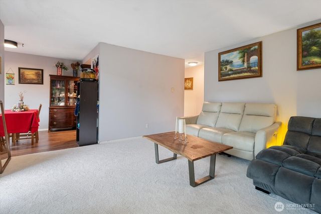 18906 8th Avenue NW #313, Shoreline, WA 98177