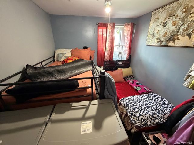33 Washington Avenue, Deer Park, NY 11729