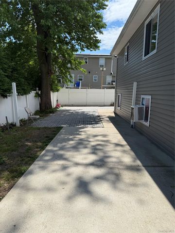 33 Washington Avenue, Deer Park, NY 11729