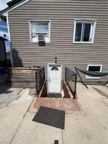 33 Washington Avenue, Deer Park, NY 11729