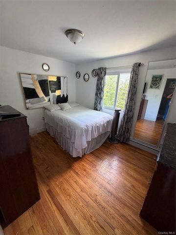 33 Washington Avenue, Deer Park, NY 11729