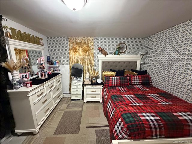 33 Washington Avenue, Deer Park, NY 11729