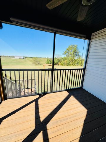 10385 N HWY VV, Columbia, MO 65202