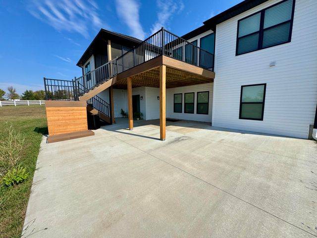 10385 N HWY VV, Columbia, MO 65202