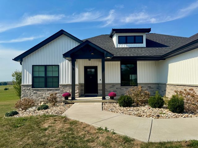 10385 N HWY VV, Columbia, MO 65202